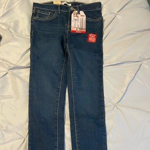 Brand new with tags girls Size 7 Levi jeans